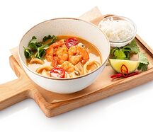 Том ям с креветками