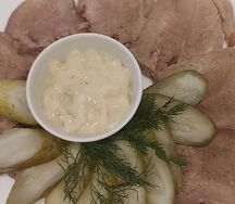 Язык говяжий с корнишонами
