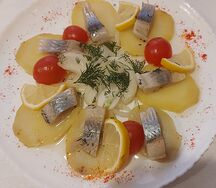 Селёдка с отварным картофелем