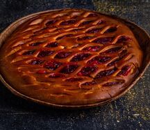 Пирог с брусникой и яблоком
