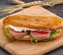 Сэндвич с колбасой