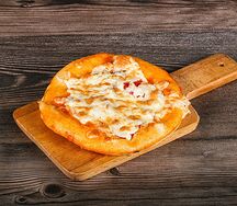 Пицца с колбасой