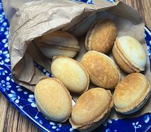 Орешки с варёной сгущёнкой
