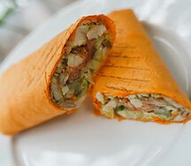 Шаурма с курицей в сырном лаваше