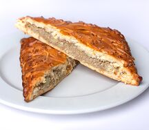 Пирог сдобный с картофелем и мясом