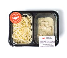 Спагетти с соусом и мясом птицы