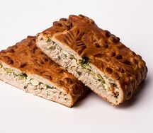 Пирог сдобный с индейкой и овощами