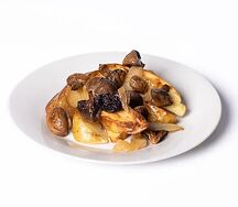 Картофель, жаренный с луком и шампиньонами