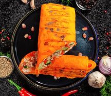 Мини шаурма куриная на углях в сырном лаваше