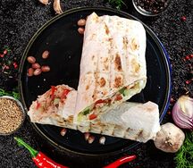 Шаурма куриная на углях в тандырном лаваше