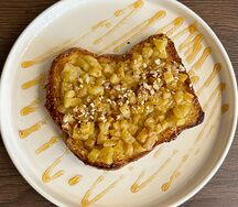 Френч тост с карамельными яблоками
