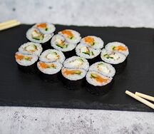 Ролл Инь-янь с огурцом