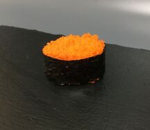 Гункан с оранжевой масаго