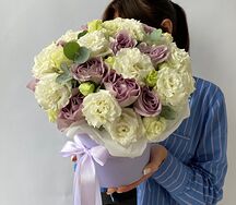 Шляпная коробка с лавандовой розой