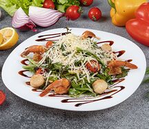 Руккола с креветками и гребешками