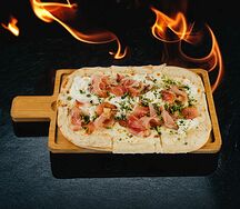 Пицца с хамоном и страчетеллой
