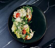 Салат с чукой, угрем и ореховым соусом