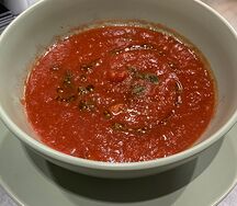 Томатный суп (подаётся с чесночными гренками)