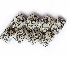 Ролл с жареным лососем и соусом терияки