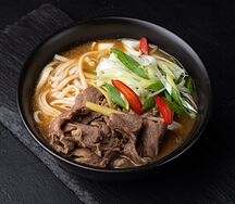 Азиатский суп с говядиной и лапшой