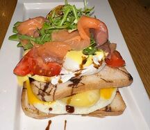 Тост с лососем