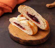 Булочка с вишней