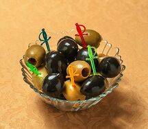 Маслины и оливки