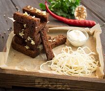 Гренки чесночные