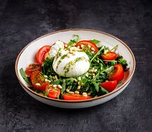 Буррата с томатами