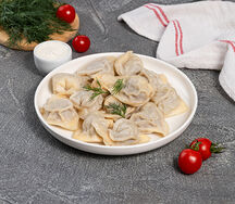 Пельмени из курицы и говядины со сметаной