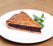 Вишнёвый пирог с миндальной корочкой