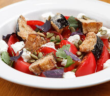 Салат из помидоров и баклажанов с мягким сыром