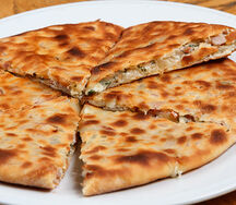 Хачапури с курицей и копченым сулугуни