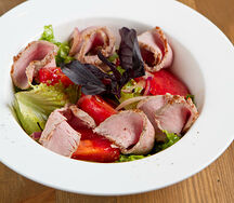 Салат с ростбифом из индейки