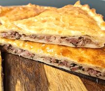 Говядина, грибы, сыр (острый пирог)