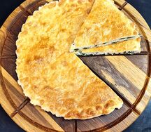 Пирог со свекольными листьями и сыром