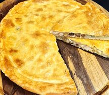 Пирог с курицей, грибами и сыром