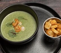 Крем-суп со шпинатом и креветками