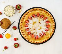 Сладкий пирог Клубника с творогом
