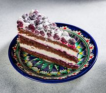 Торт с черной смородиной