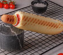 Французский хот-дог с куриной сосиской