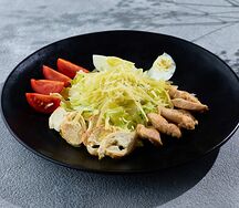 Салат Цезарь с курицей