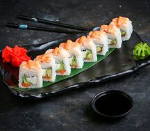 Ролл Аляска с крабом и лососем