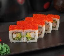 Ролл Калифорния с королевскими креветками