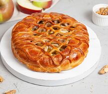 Пирог яблоком с грецким орехом