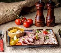 Мясная тарелка