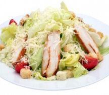 Салат Цезарь с курицей