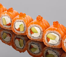 Ролл из лосося с сыром Филадельфия