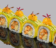 Ролл с угрем, авокадо, огурцом и соусом Спайси