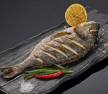 Дорадо запеченная с розмарином